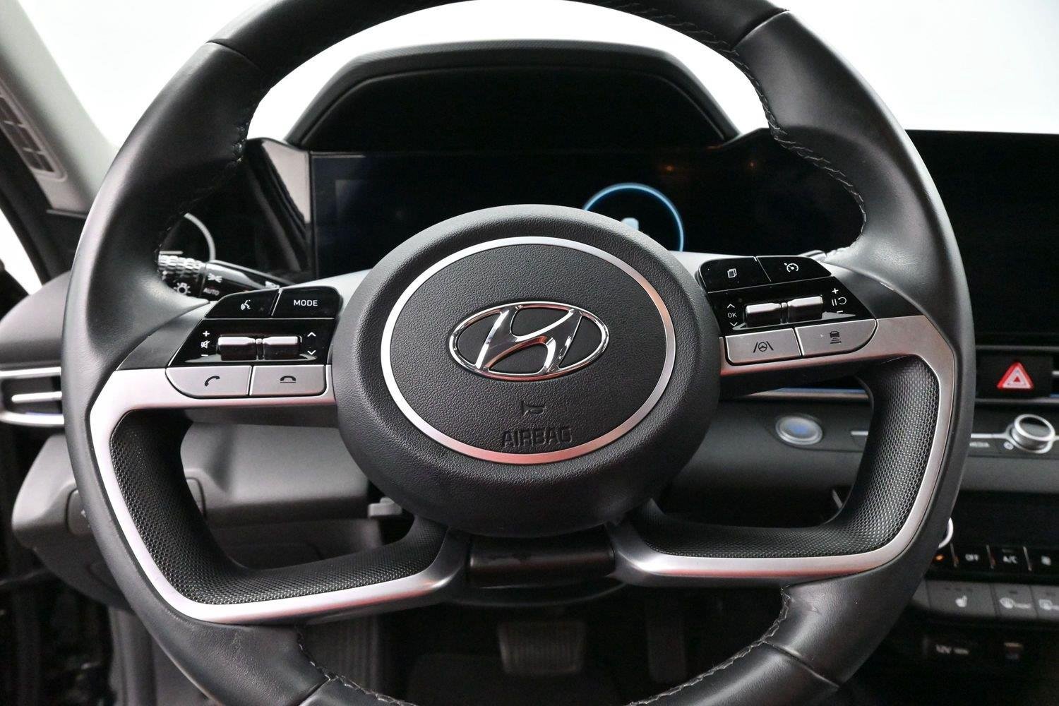Used 2021 Phantom Black Hyundai Limited image 16