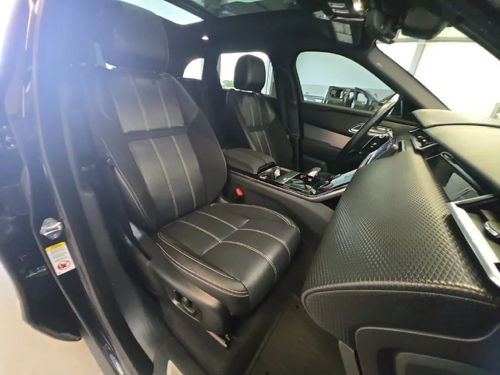 Used 2023 Black Land Rover R-Dynamic S MHEV image 36