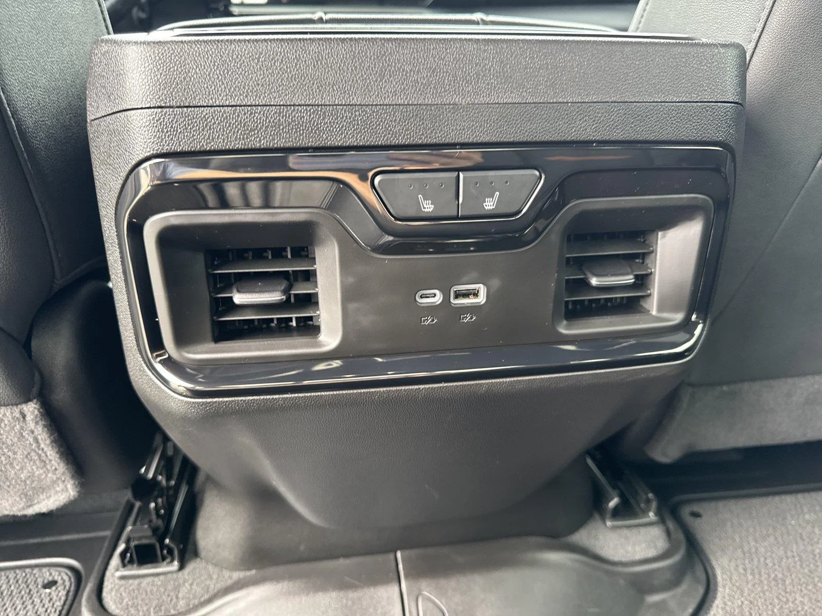 Used 2025 Sterling Metallic GMC AT4 image 33