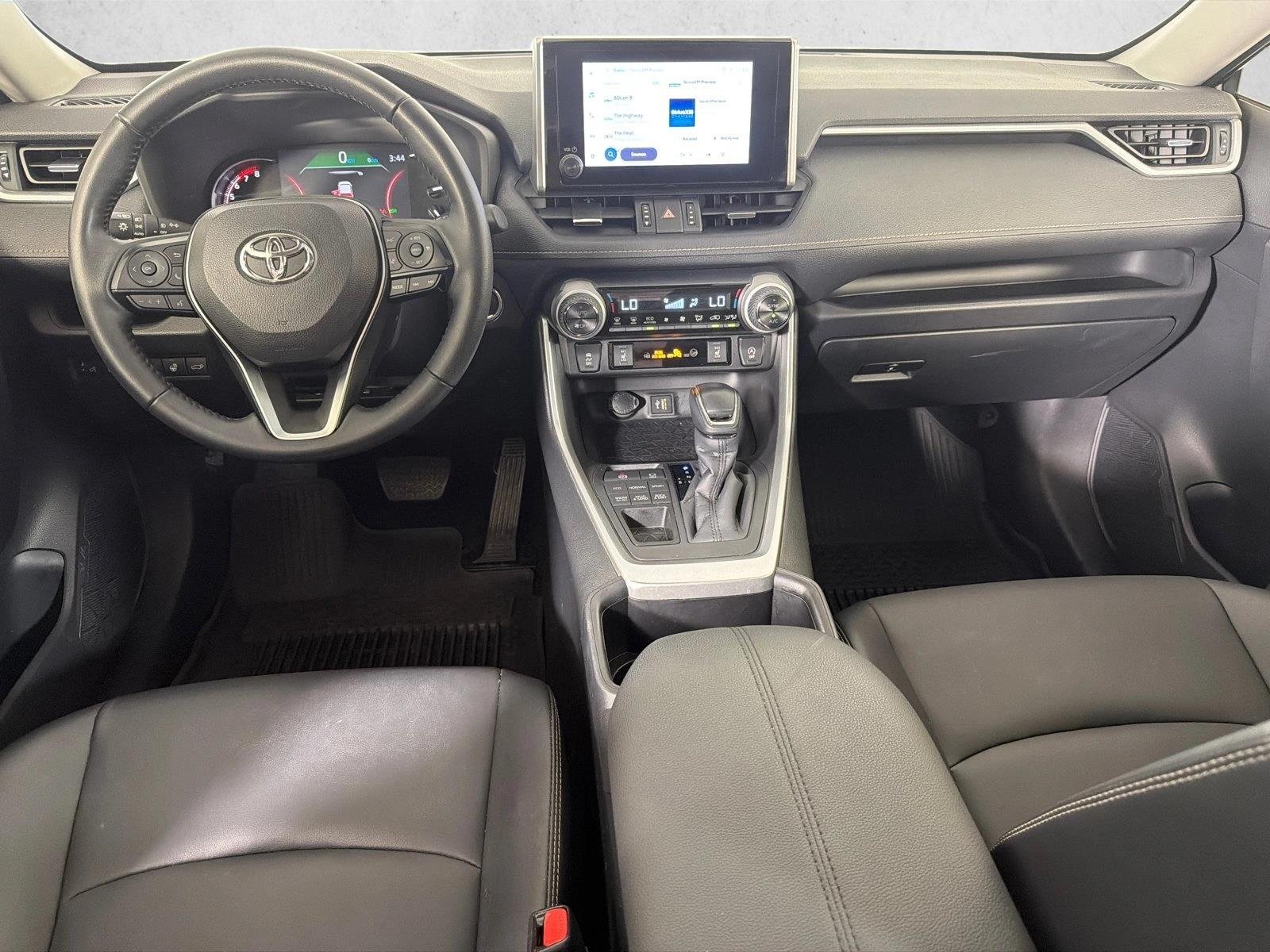 Certified Used 2025  Toyota XLE Premium image 24