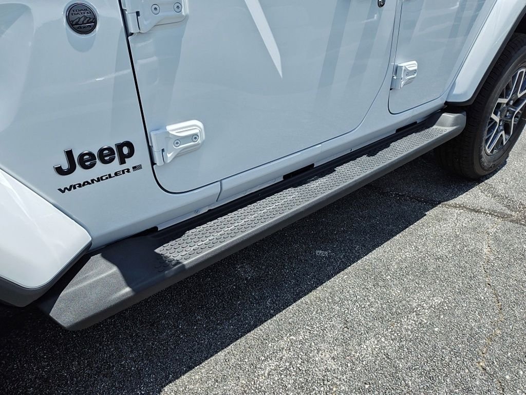 New 2026 Bright White Clear-Coat Exterior Paint Jeep Sahara image 14