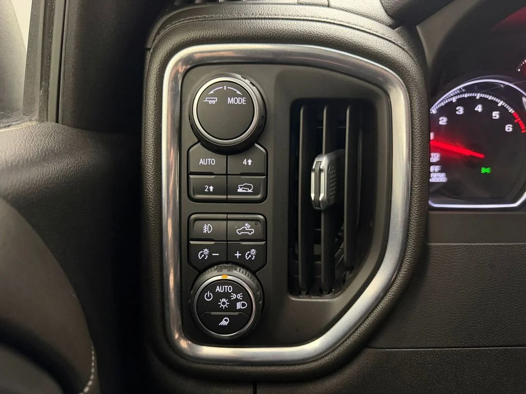 Used 2022 Shadow Gray Metallic Chevrolet RST image 31