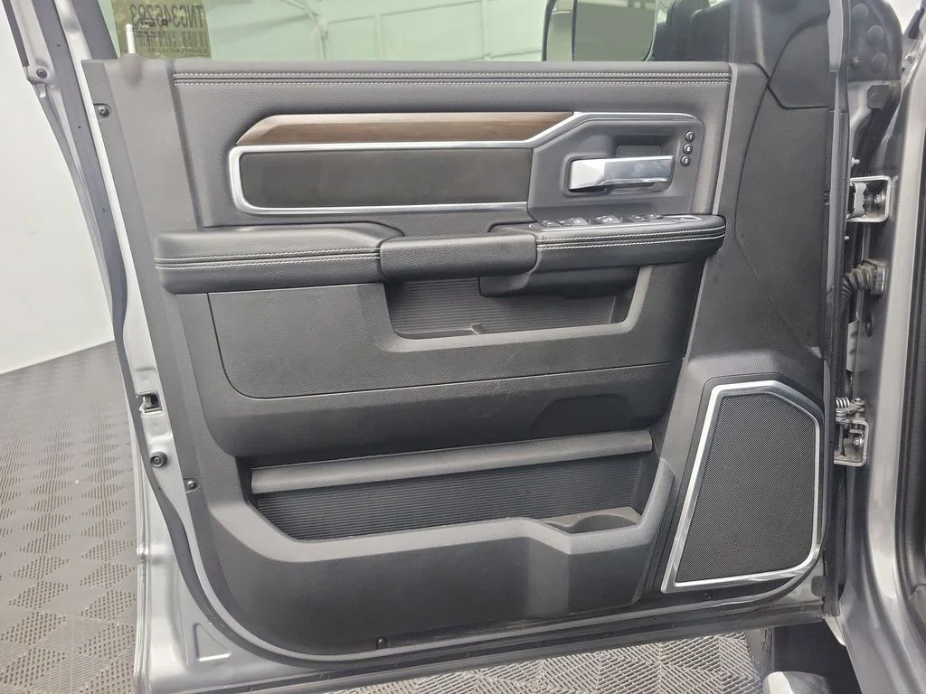 Used 2022 Sil Ram Laramie image 18