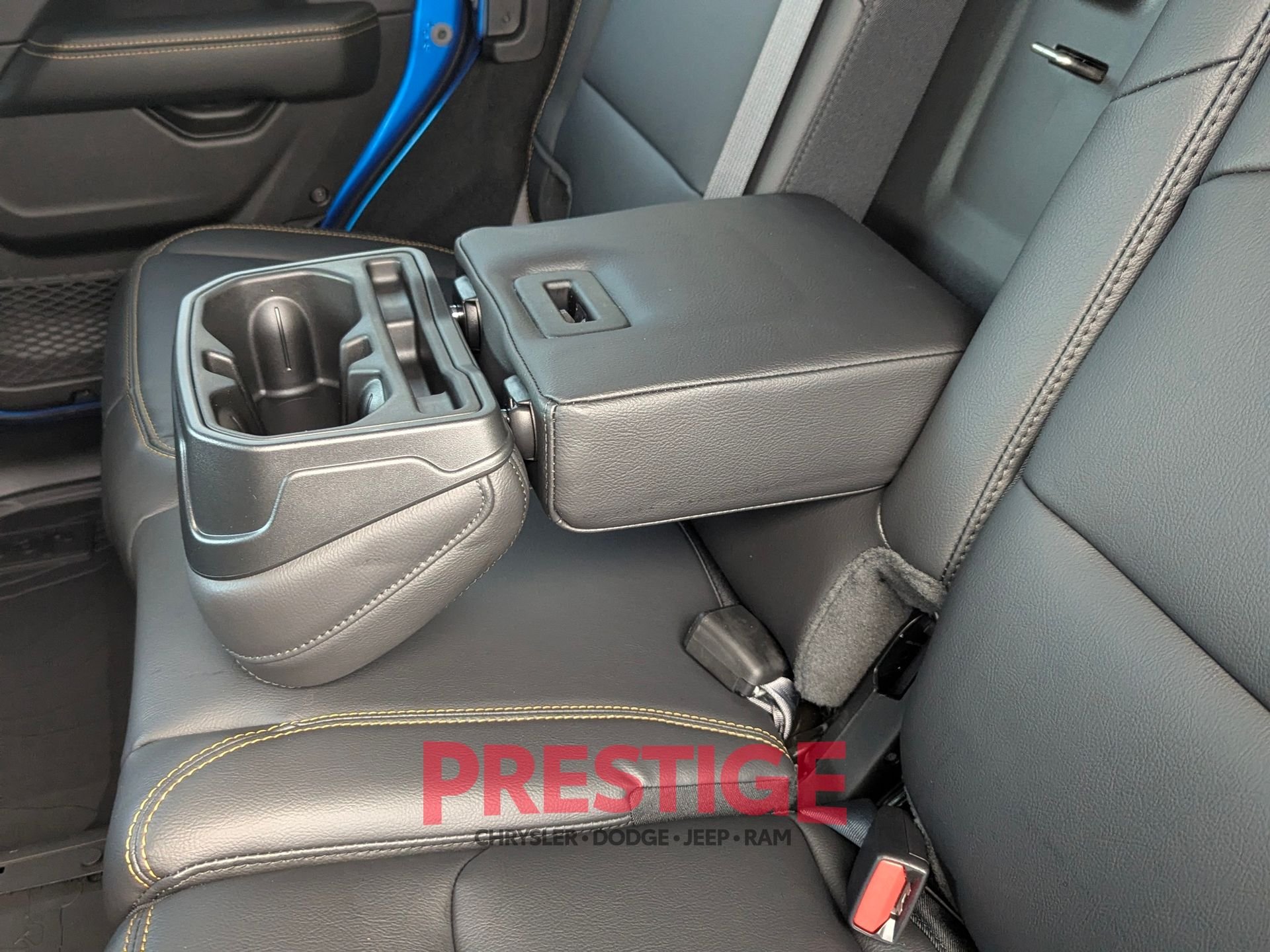 New 2026 Hydro Blue Pearl-Coat Exterior Paint Jeep Sahara image 28