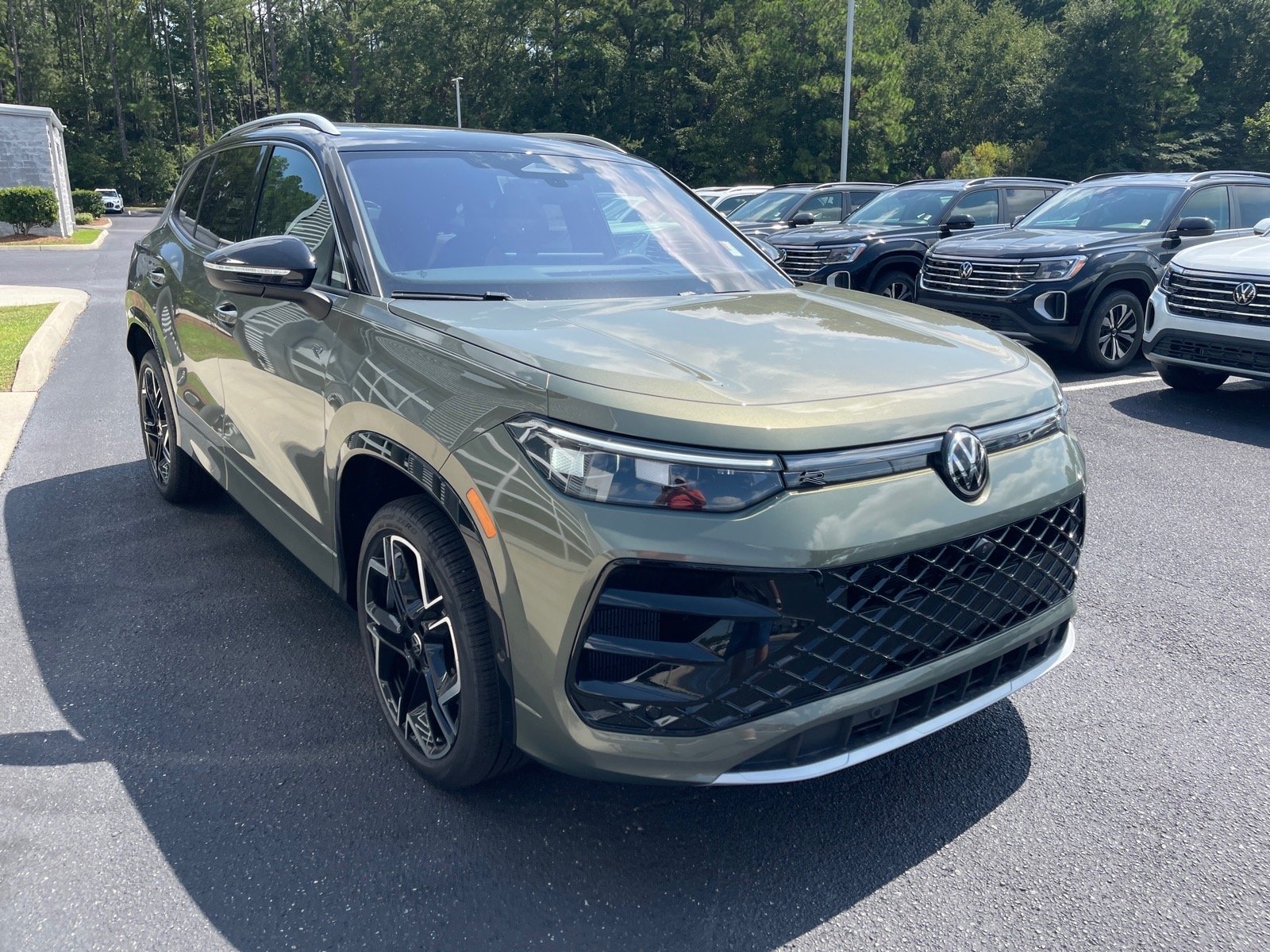 New 2026 Avocado Green W/ Deep Black Roof Volkswagen SEL R-Line Turbo 4Motion image 3