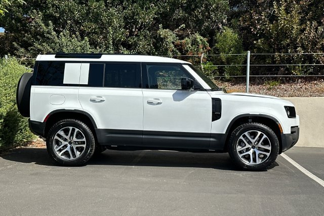 New 2026 Fuji White Land Rover S image 6