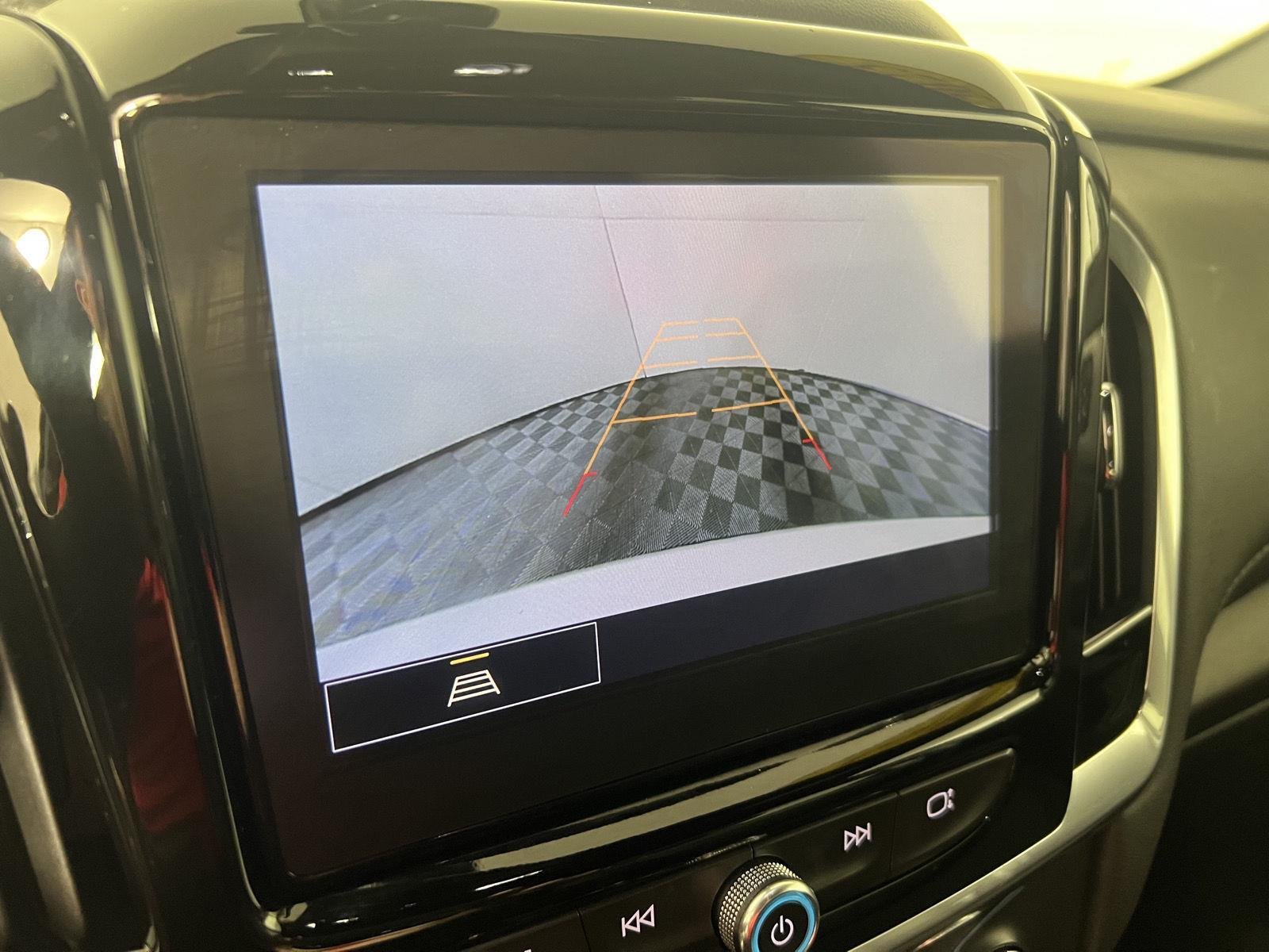 Used 2023 Iridescent Pearl Tricoat Chevrolet LT Cloth image 19