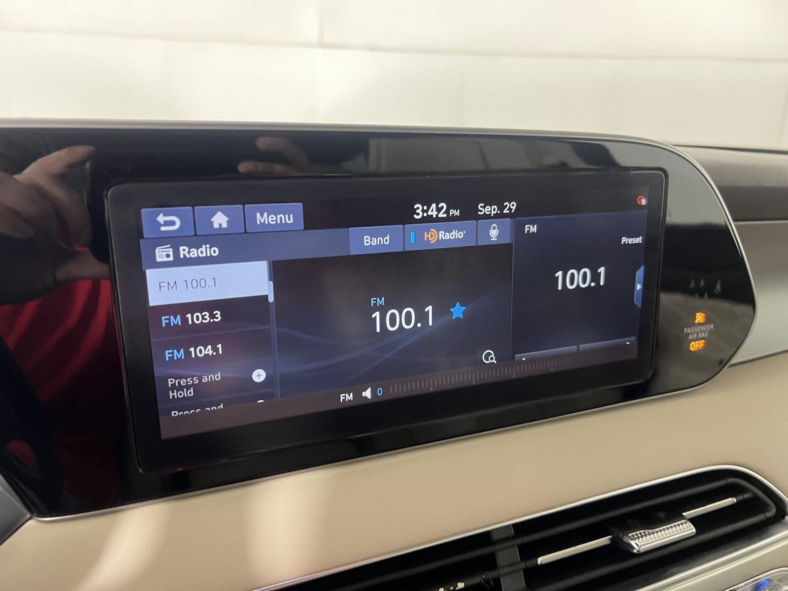 Used 2020 Becketts Black Hyundai Limited image 24
