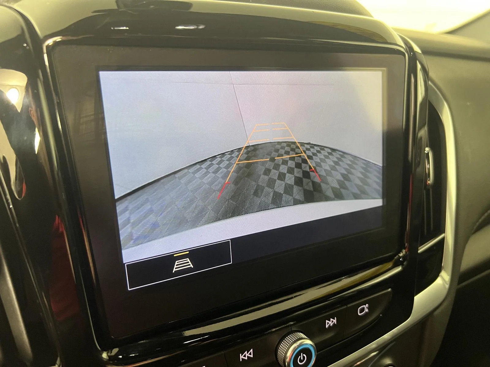 Used 2023 Iridescent Pearl Tricoat Chevrolet LT Cloth image 19