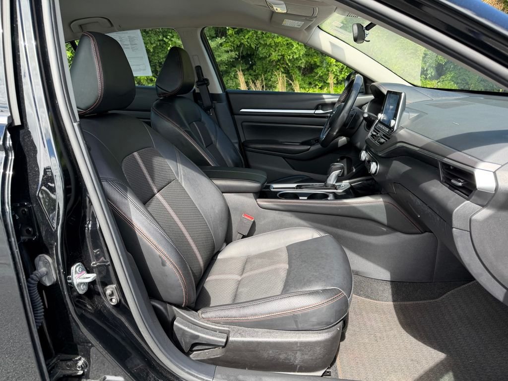 Used 2025 Black Nissan 2.5 SR image 14
