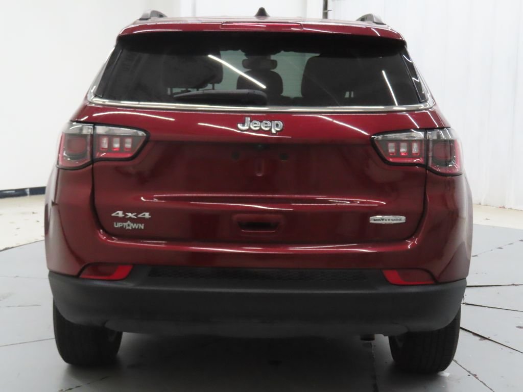 Used 2022 Red Jeep Latitude image 3