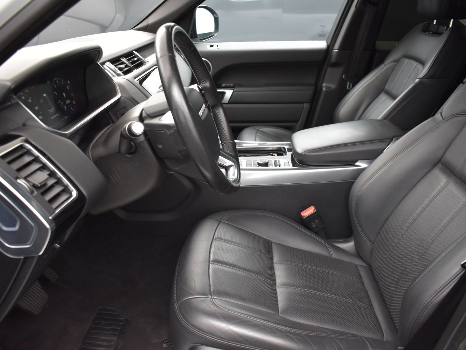 Used 2019 Fuji White Land Rover HSE image 11