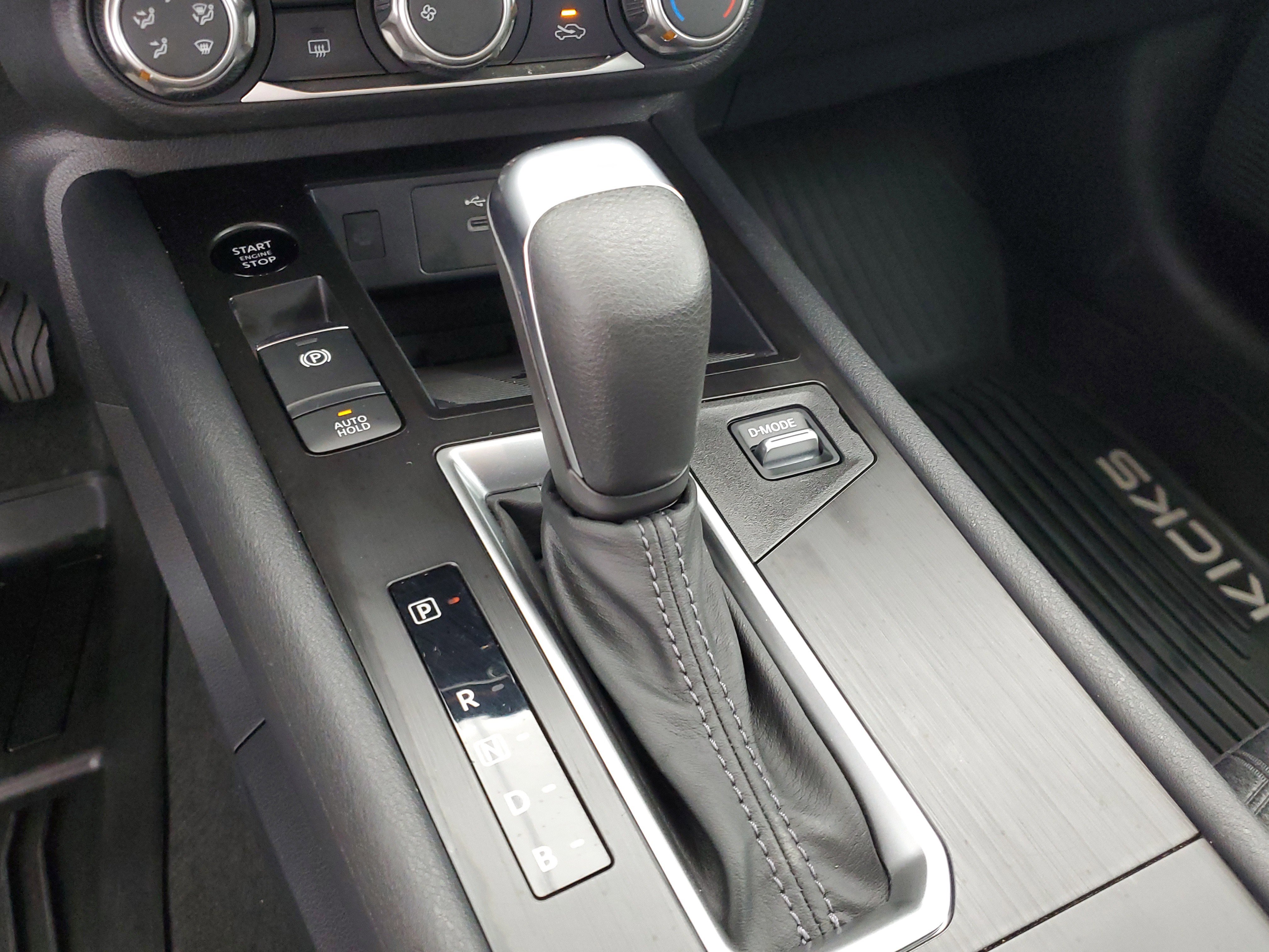 Used 2025 Super Black Nissan SV image 29