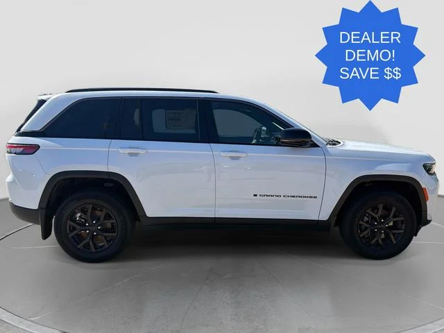 New 2026 Bright White Clear-Coat Exterior Paint Jeep Altitude image 2
