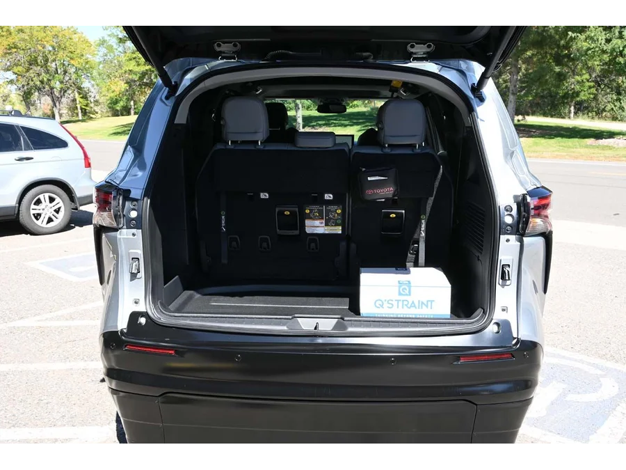 New 2025 SILVER Toyota XLE+ AWD Mobility Handicap Van image 25