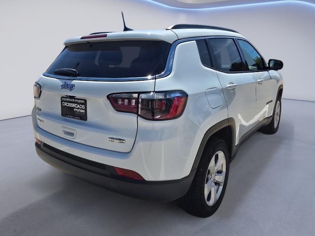 Used 2022 Bright White Clearcoat Jeep Latitude image 5