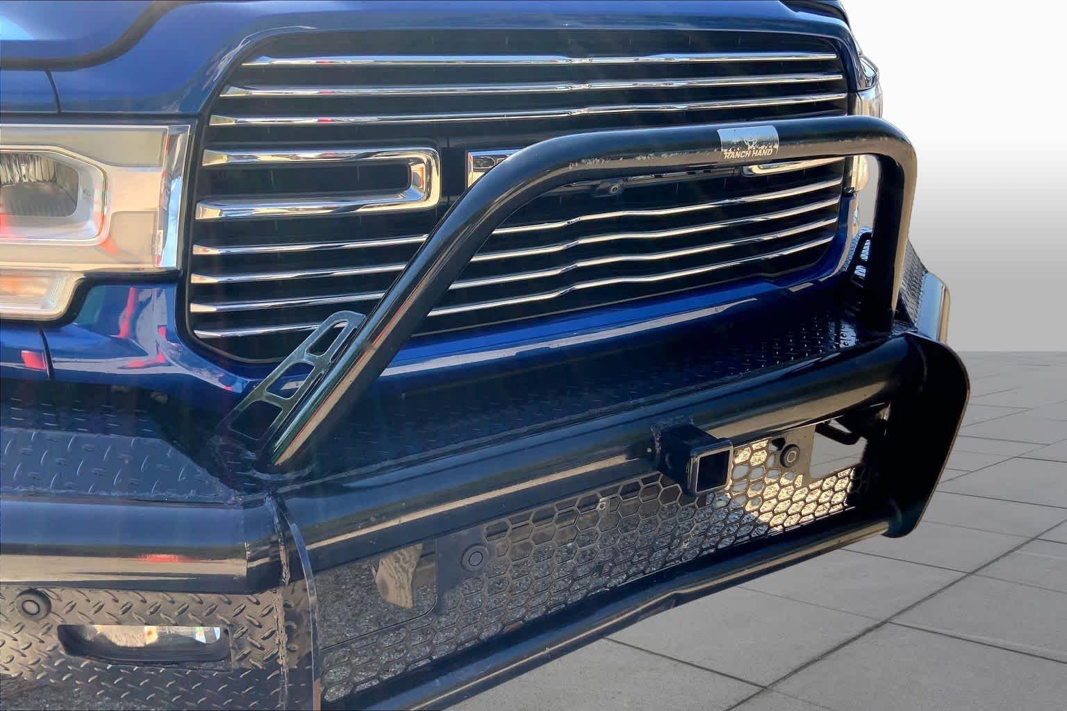 Used 2019 Blue Streak Pearlcoat Ram Laramie image 29