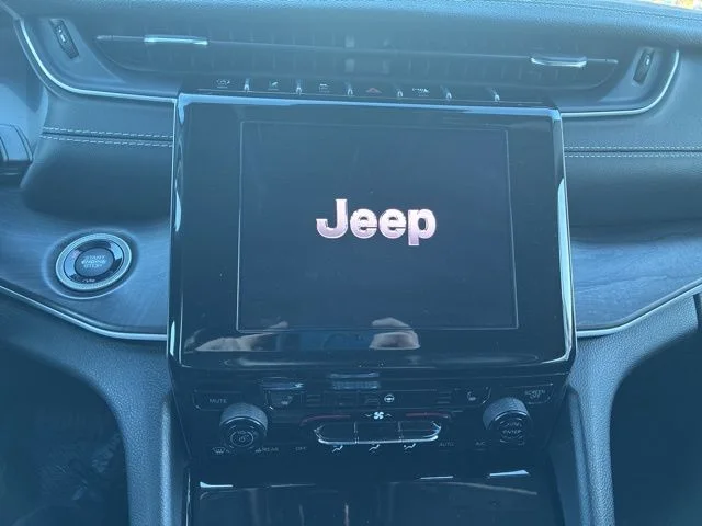 Used 2021 Silver Jeep Limited image 17