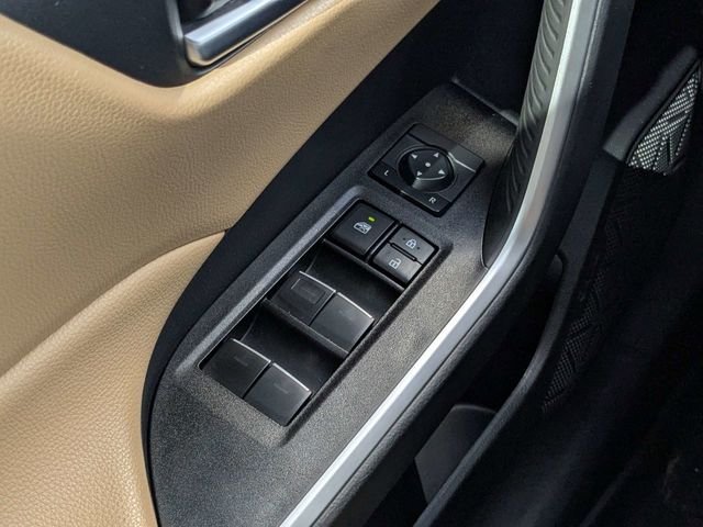 Used 2025 Beige Toyota XLE Premium image 21