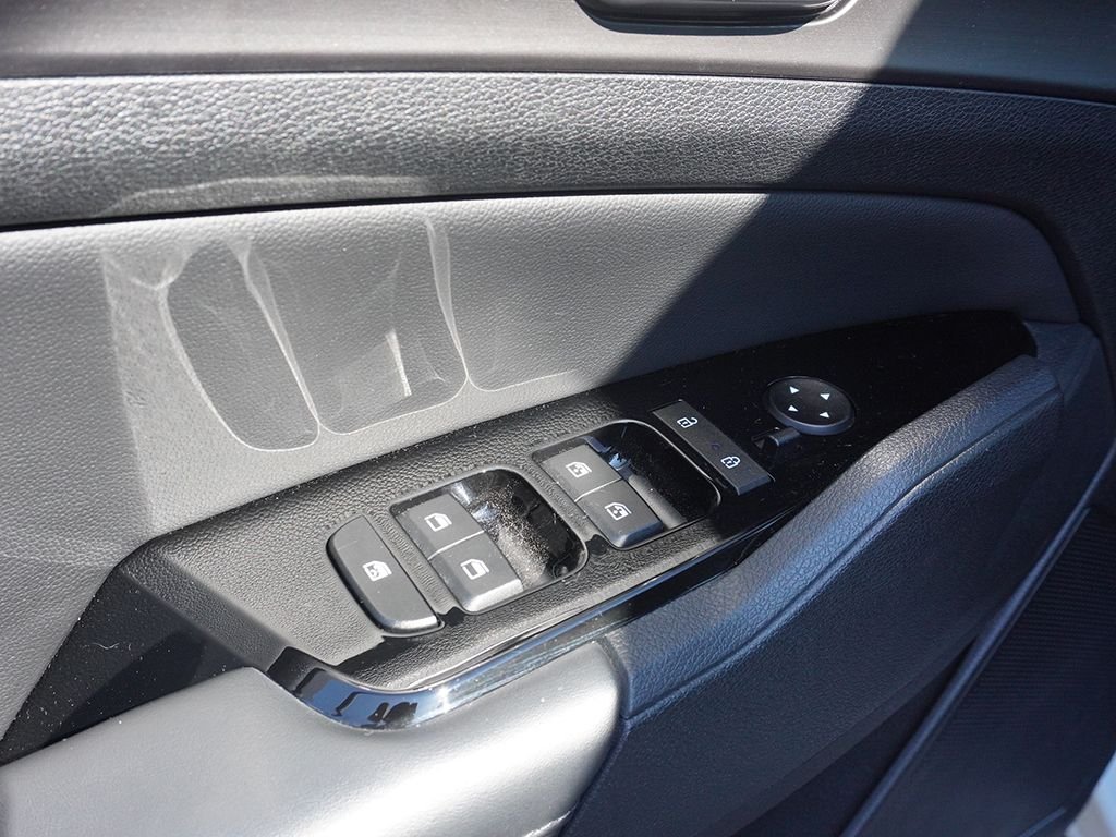 Used 2023 White Kia EX image 35