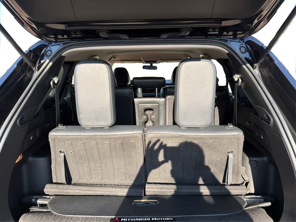 Used 2022 Labrador Black Pearl Mitsubishi ES image 13