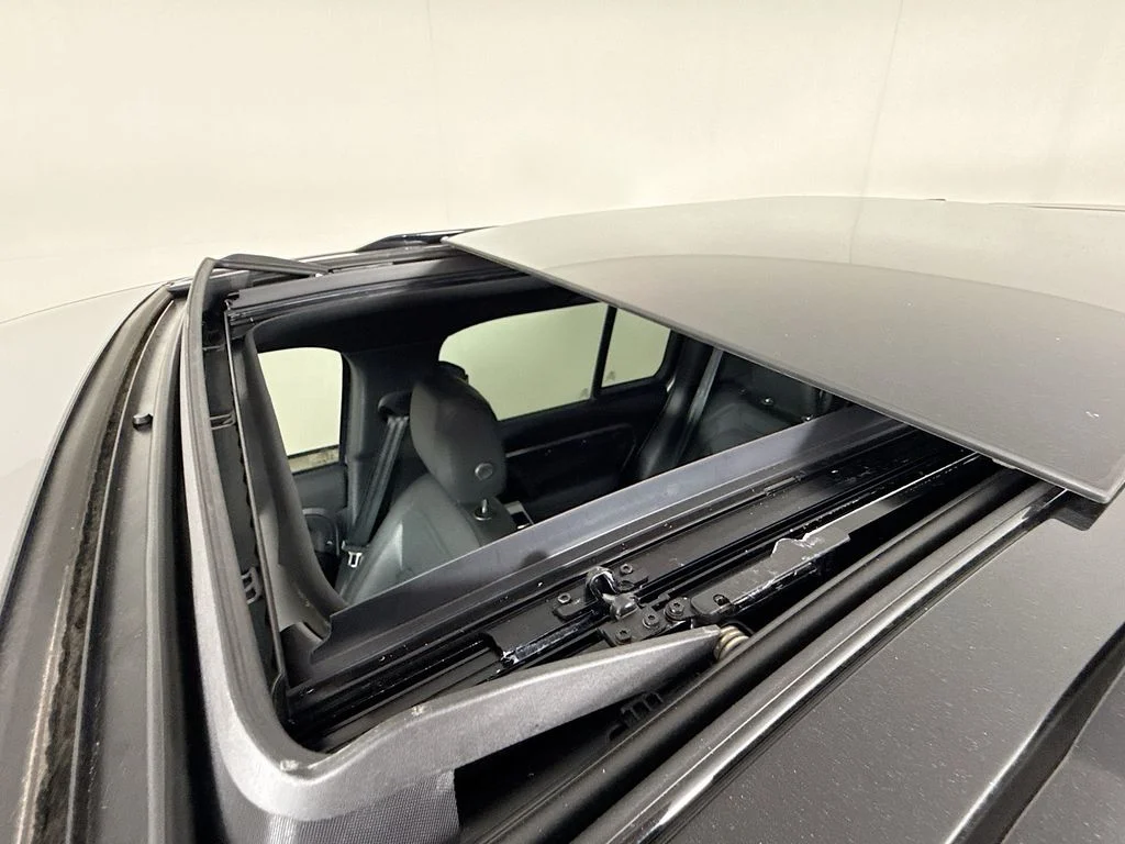 Used 2024 Gray Land Rover S image 13