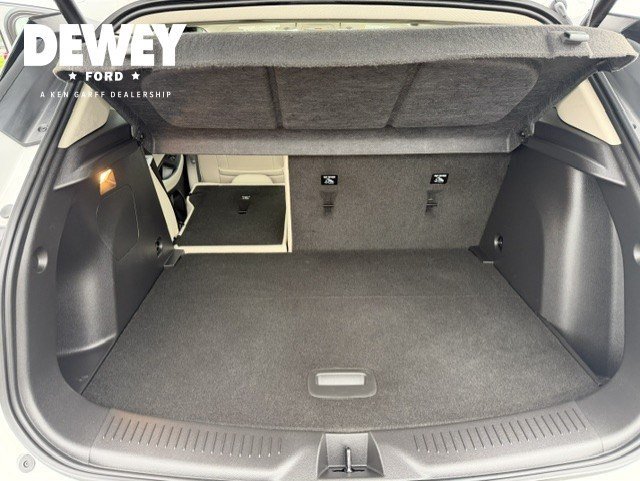 Used 2022 Summit White Buick Select image 27