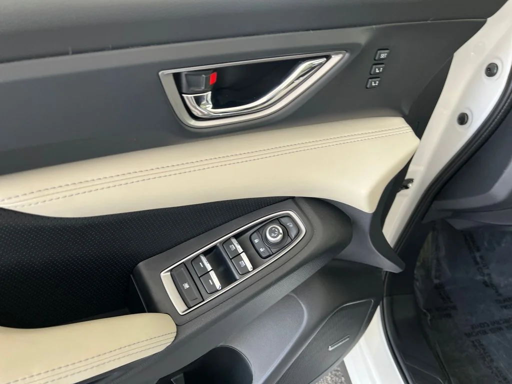 New 2026 CRYSTAL WHITE PEARL Subaru Limited 7-Passenger image 13