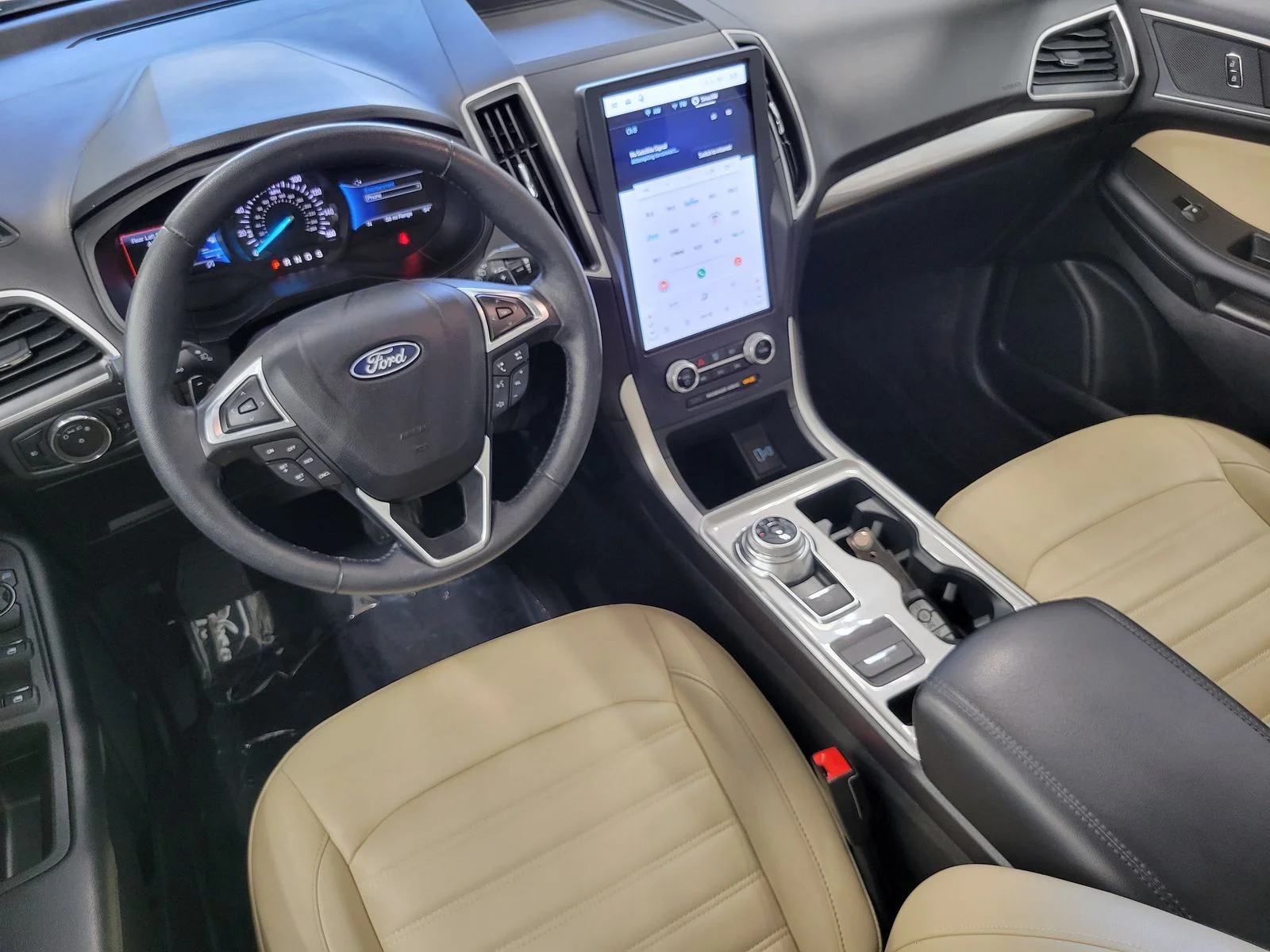 Used 2024 White Ford SEL image 27