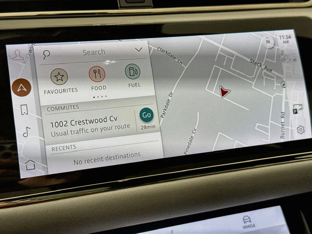 Used 2023 Gray Land Rover R-Dynamic SE image 16