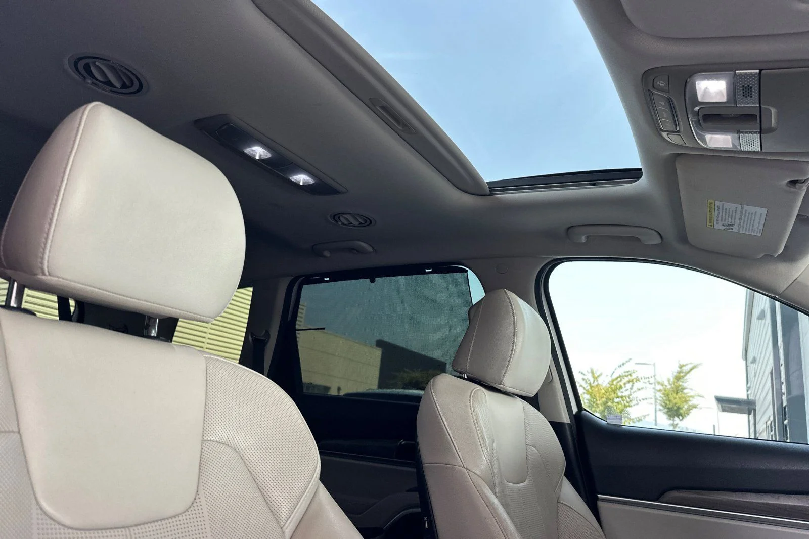 Used 2020 White Kia EX image 18