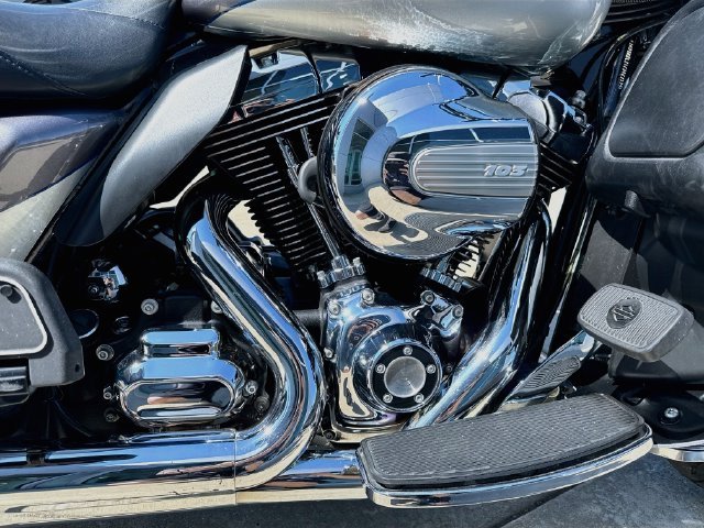 Used 2014 Silver Harley-Davidson Electra Glide Ultra image 6