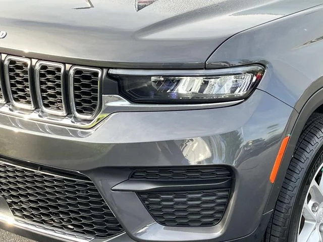 Used 2025 Gray Jeep Laredo X image 10