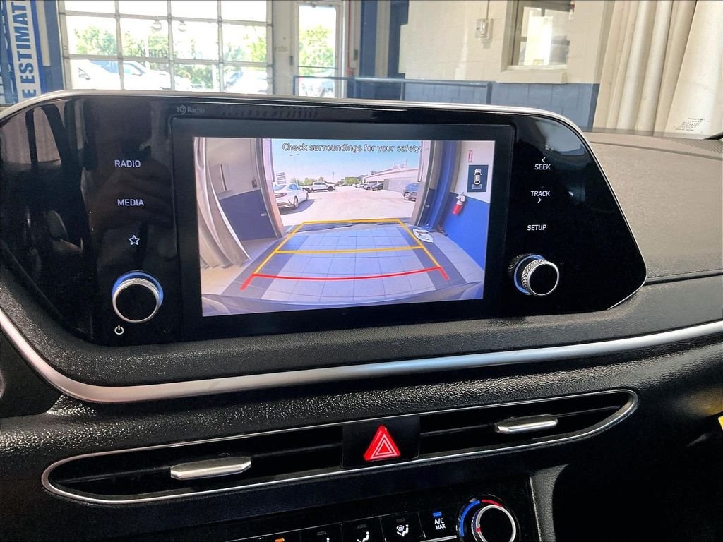 Used 2023 Gray Hyundai SE image 19