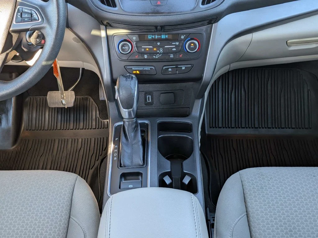 Used 2018 Oxford White Ford SE image 16