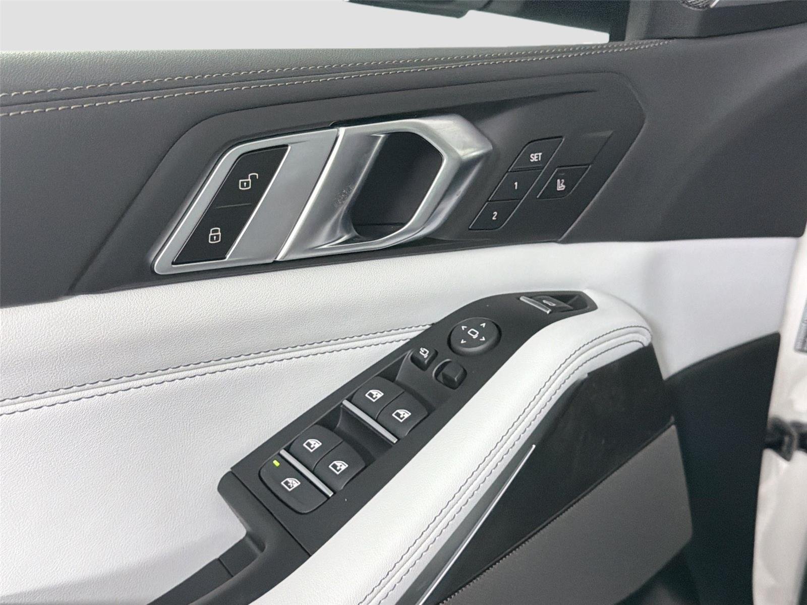 New 2026 Alpine White BMW xDrive40i image 17