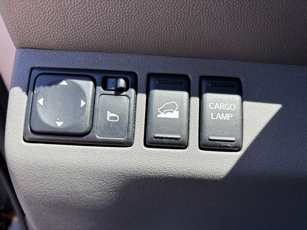 Used 2019 Silver Nissan SV image 18