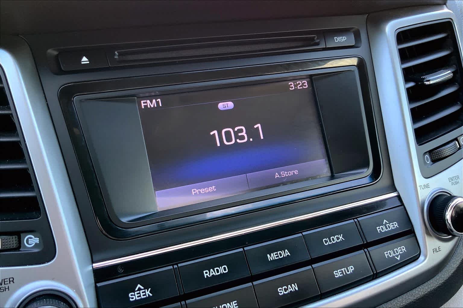 Used 2018 Molten Silver Hyundai SE image 26