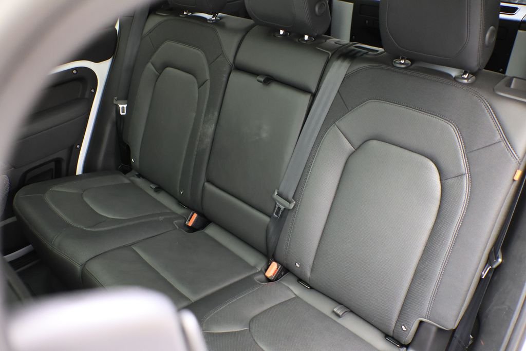 Used 2023 Fuji White Land Rover X-Dynamic SE image 35