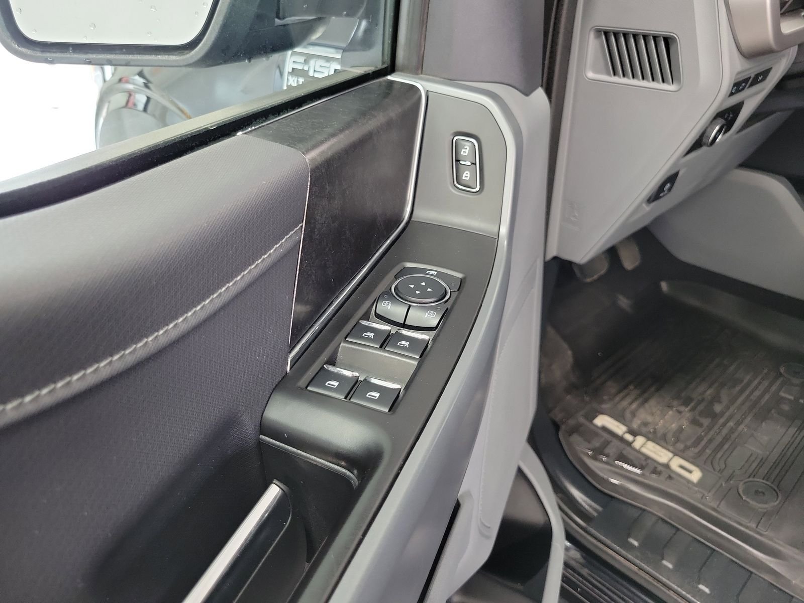 Used 2023 Black Ford XLT image 8