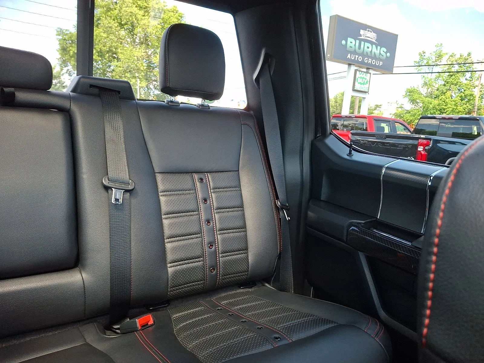 Used 2020 Agate Black Metallic Ford LARIAT image 20