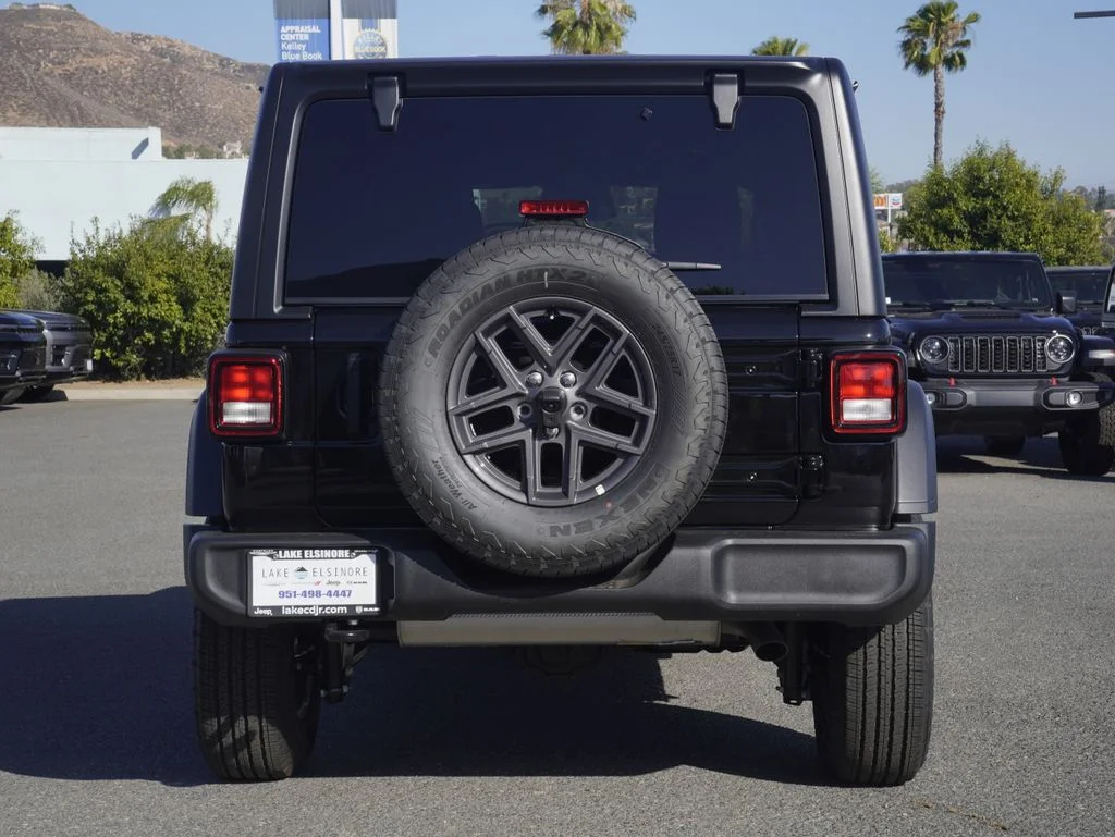 New 2026 black clearcoat Jeep Sport RHD image 4
