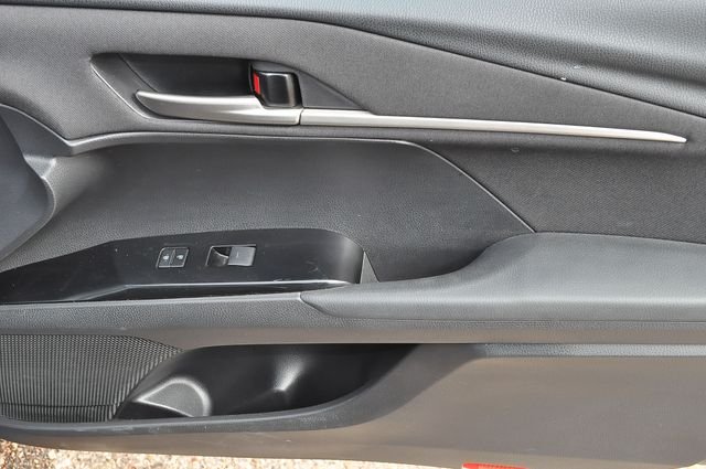 Used 2025  Toyota LE image 23