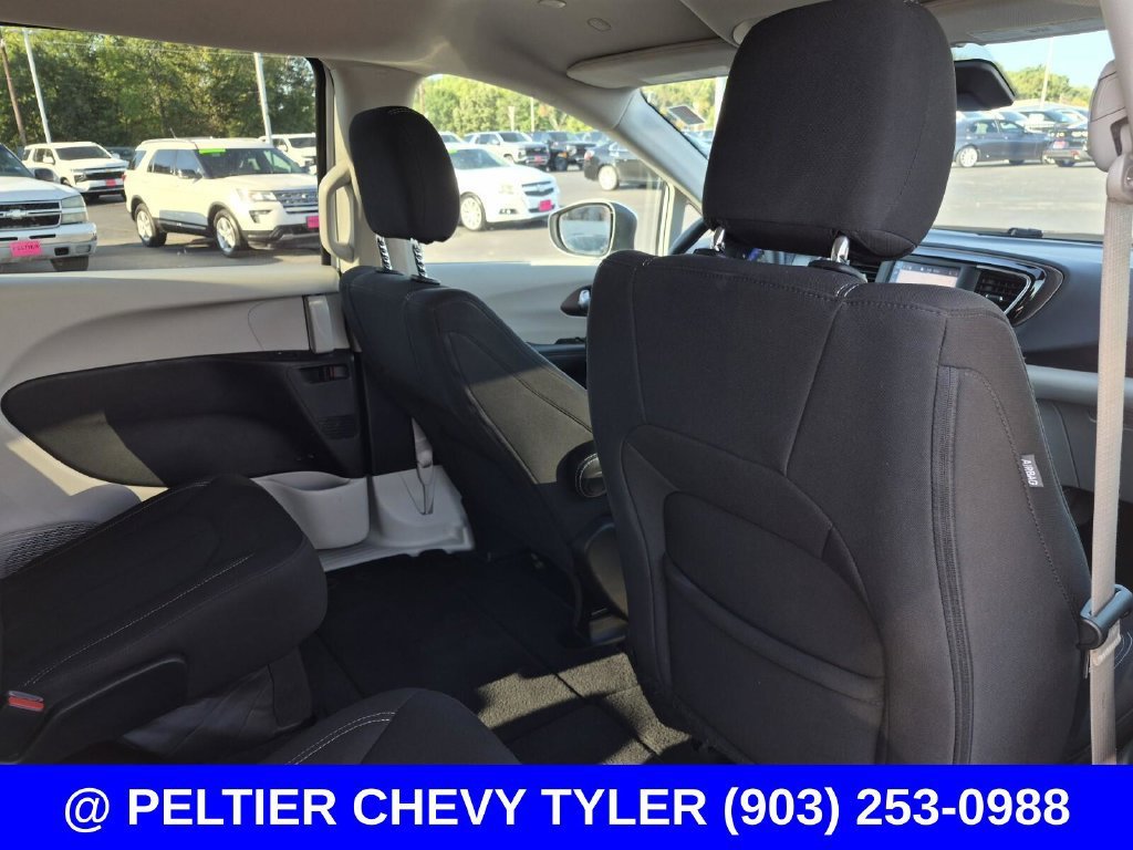 2023 Chrysler Voyager LX - Photo 15