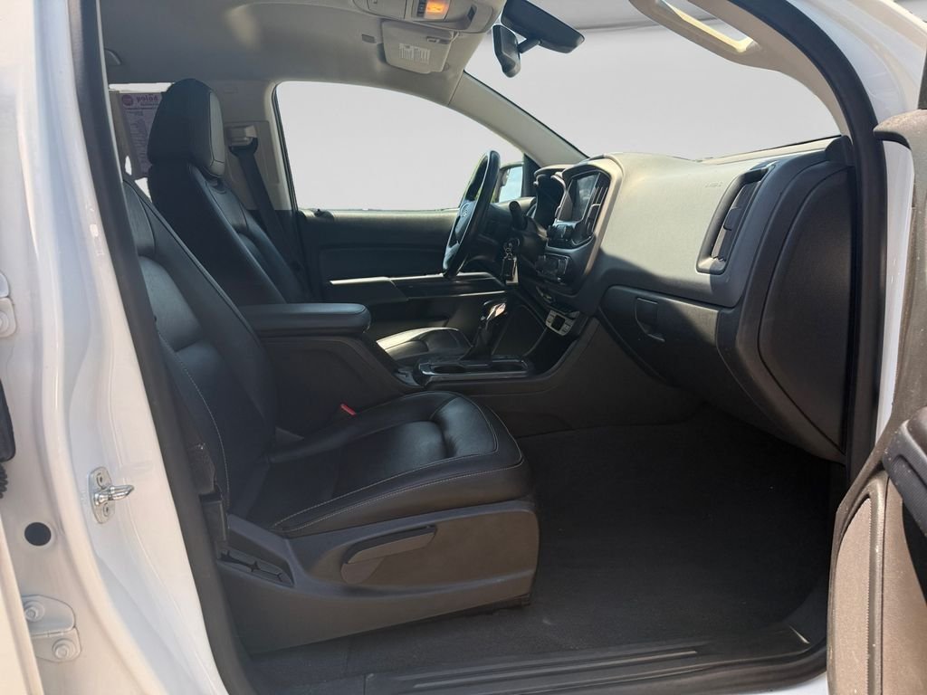 Used 2022 White Chevrolet Z71 image 17