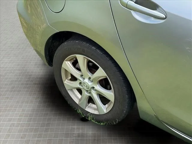 Used 2010 Silver Mazda i Touring image 13