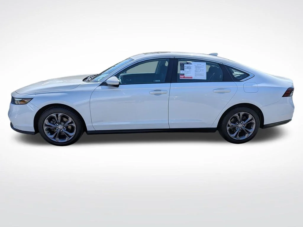 Used 2023 White Honda EX image 6