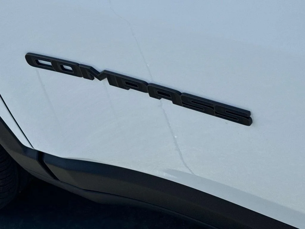 New 2026 White Jeep Latitude image 7