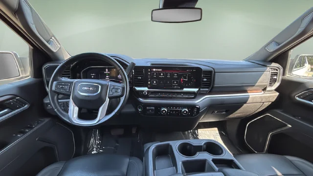 Used 2025 White GMC SLT image 17