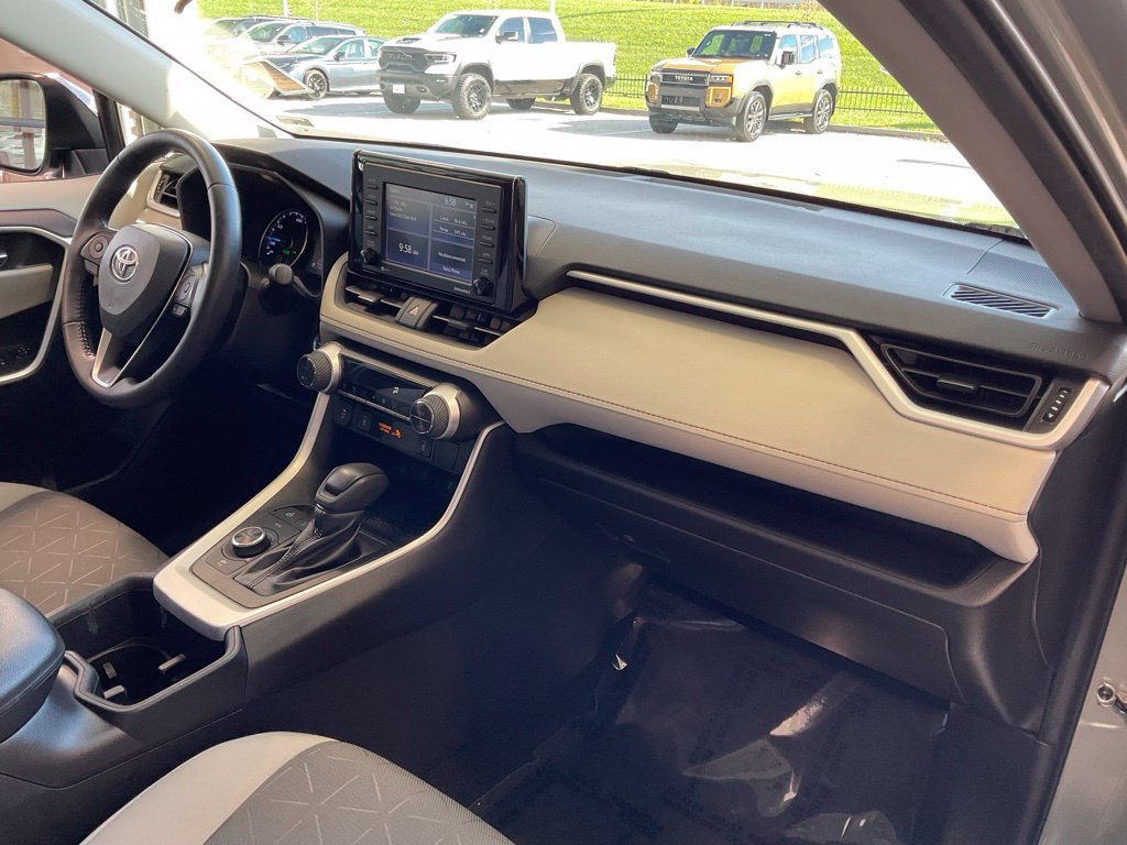 Certified Used 2022  Toyota XLE image 18